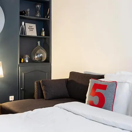 Bright & Modern 1-bedroom Apt, Sleeps 4 In Paris