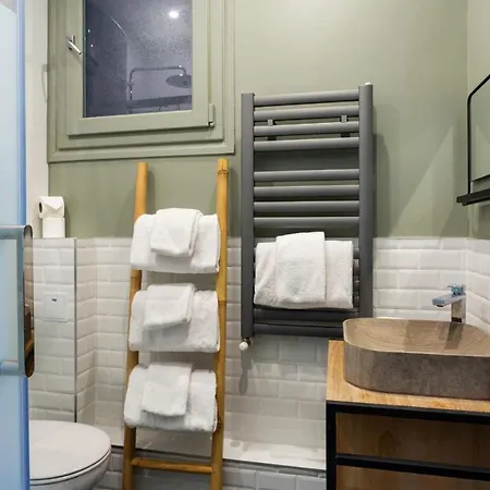 Lejlighed Bright & Modern 1-bedroom Apt, Sleeps 4 In *