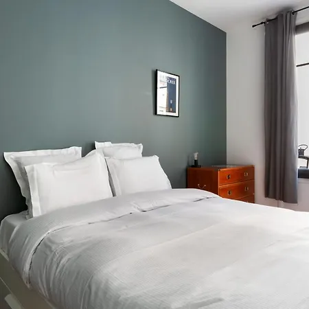 Bright & Modern 1-bedroom Apt, Sleeps 4 In Paris